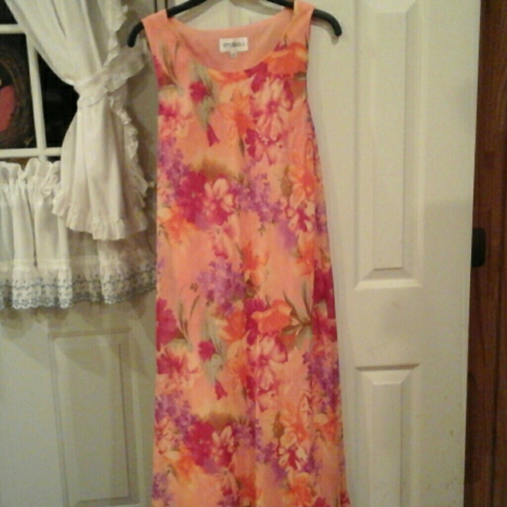 Dress - Picture 2 of 3